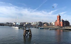 Quayside Apartment In Cardiff Bay