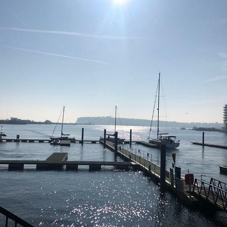 Quayside Apartment In Cardiff Bay Zewnętrze zdjęcie