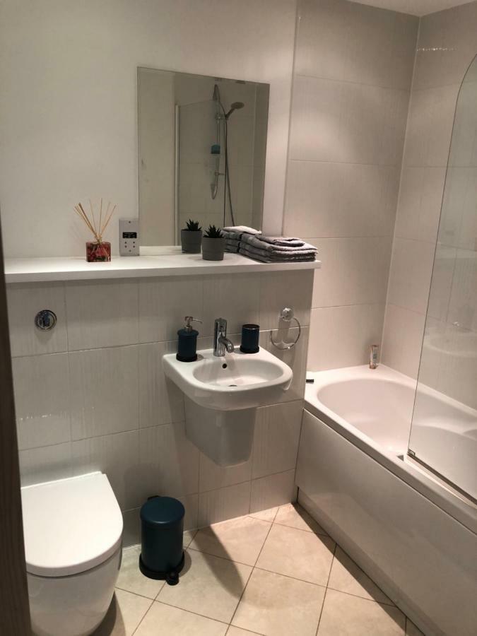 Quayside Apartment In Cardiff Bay Zewnętrze zdjęcie